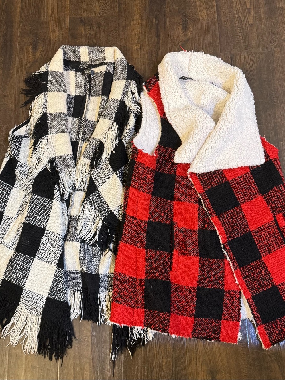 Women’s boutique Red & Black Buffalo Plaid Sherpa Vests size small medium